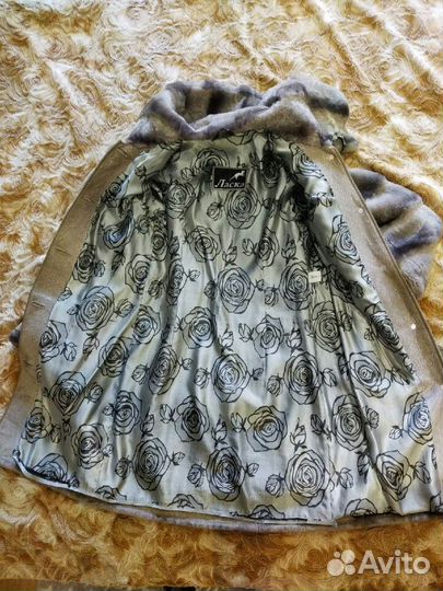 Шуба из мутона с капюшоном