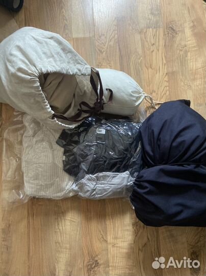 Пакеты с вещами на 42-44