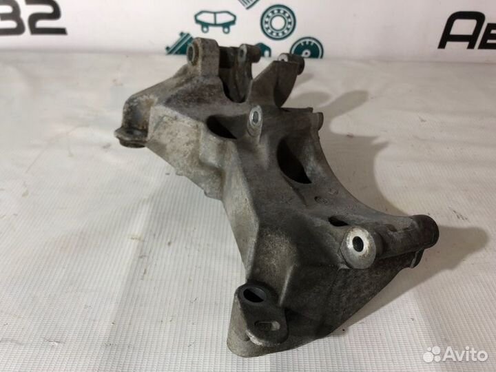 Кронштейн генератора Renault Duster K4MA690 2013