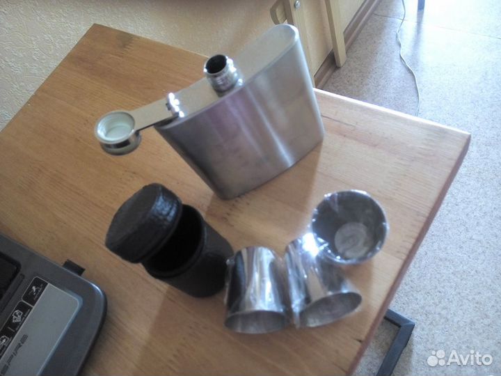 Фляжка со стопками (набор)