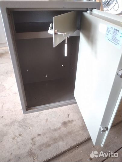 Сейф металлический