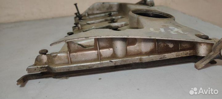 Клапанная крышка Audi A4 2.0 2005-2007