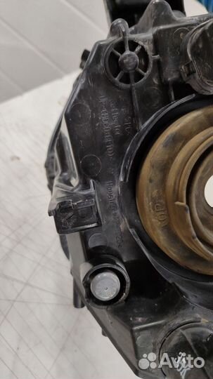 Nissan Juke Фара левая и правая