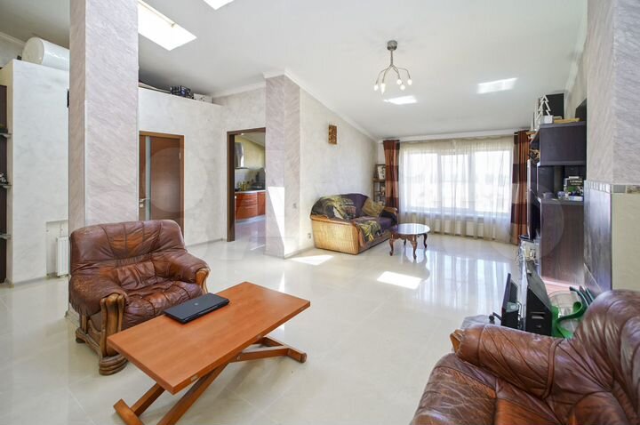 2-к. квартира, 92 м², 8/8 эт.