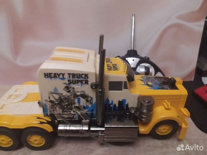 Машинка на пульте управления