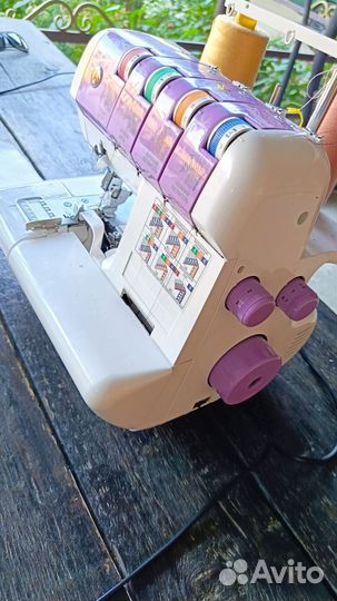 Оверлок бытовой