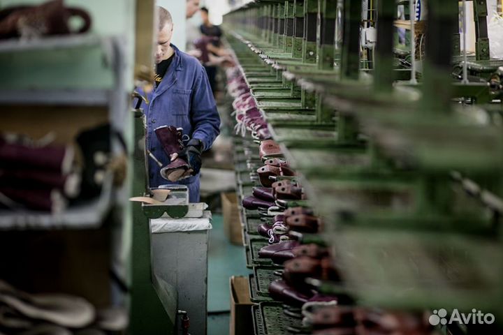 Сборщик обуви (конвейер)