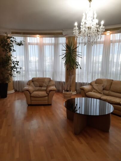 3-к. квартира, 109 м², 7/10 эт.