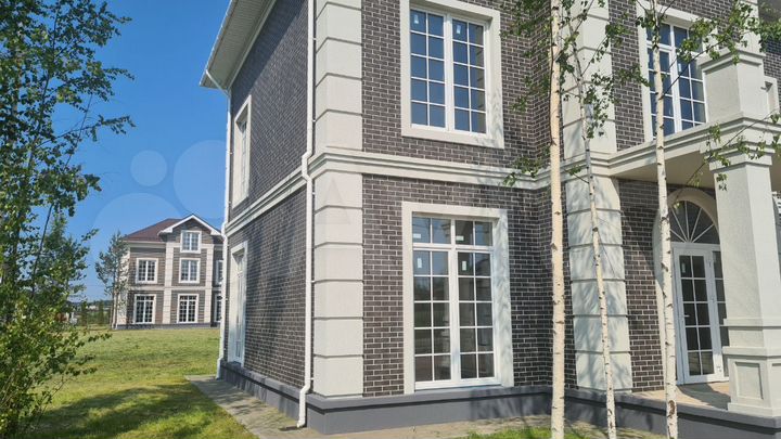 Дом 298 м² на участке 12 сот.