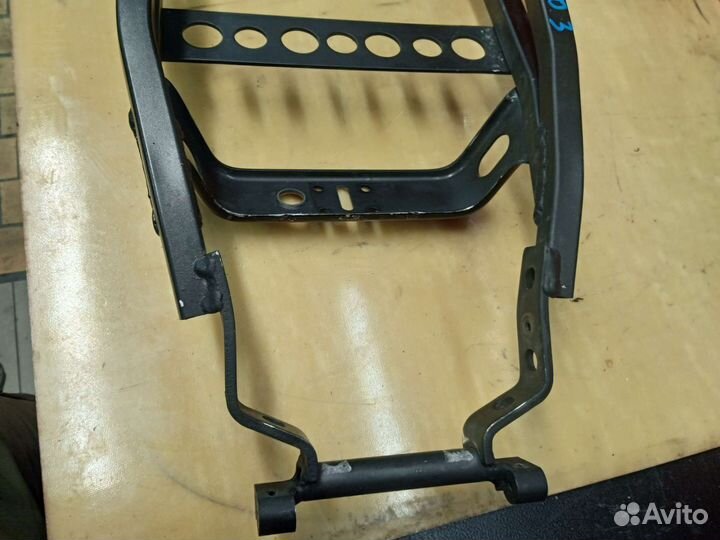 Yamaha R1 2002-2003. Подрамник