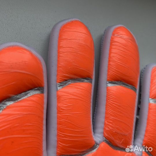 Вратарские перчатки