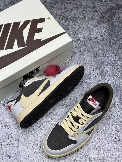 Air Jordan 1 Low x Travis Scott «Reverse Mocha»