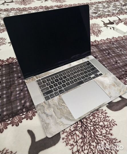 MacBook Pro 16