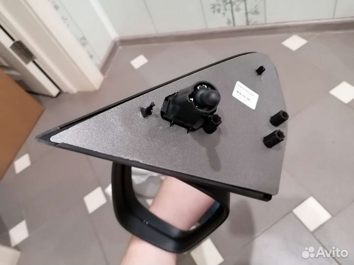 Боковое зеркало