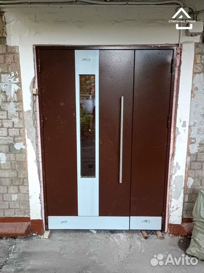 Дверь подъездная двухстворчатая