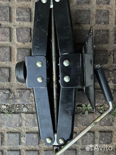 Домкрат новый