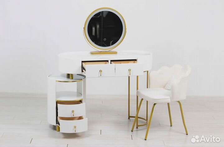 Туалетный столик. Столик для макияжа