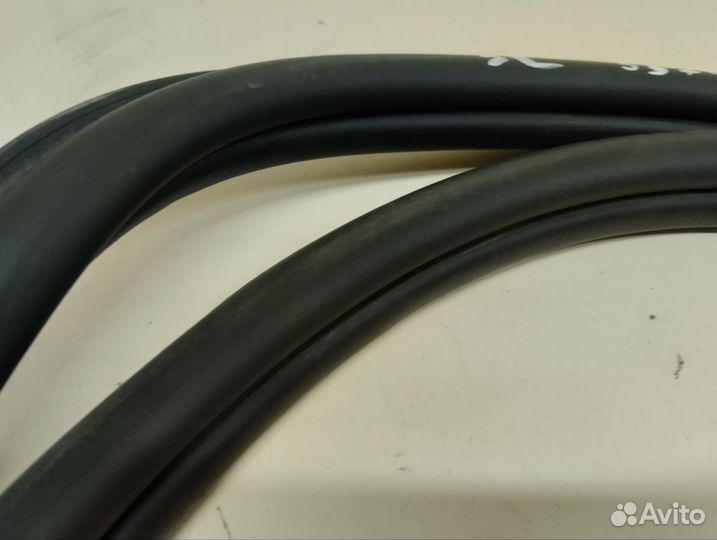 Уплотнитель проема двери задней левой Skoda Rapid