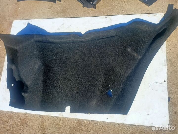 Обшивка отсека багажника правая Renault Sandero 2