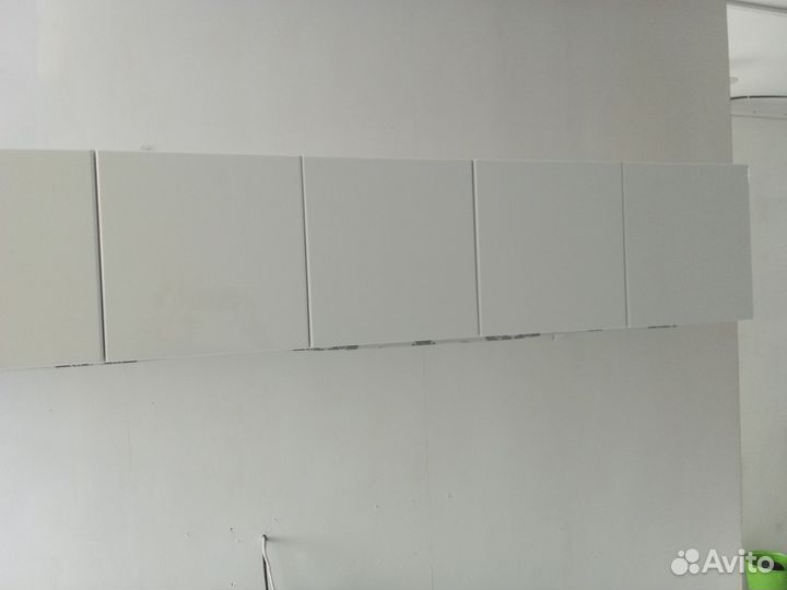 Шкаф навесной в гостиной