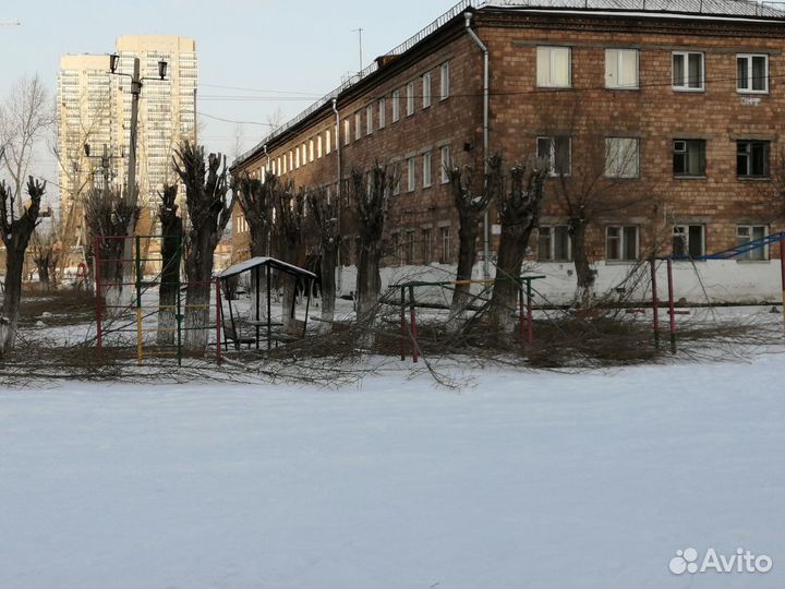 Спил деревьев частями