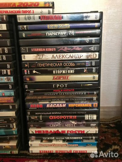 DVD-диски с фильмами (с полками под них)