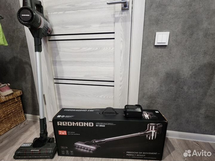 Пылесос Redmond RV-UR362