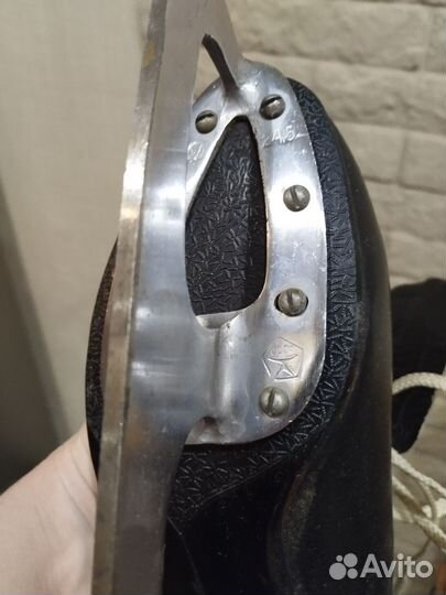 Коньки фигурные