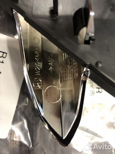 Решетка переднего бампера R на Mercedes W204