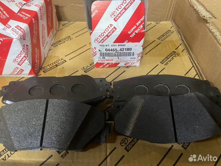 Тормоз колодка передняя Toyota RAV4 оригина