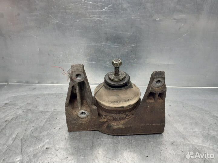 Опора двигателя правая Audi 100 C4 1991-1994