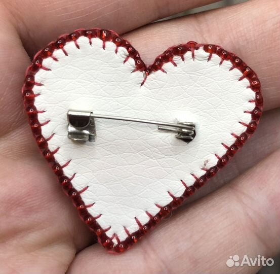 Брошь из бисера