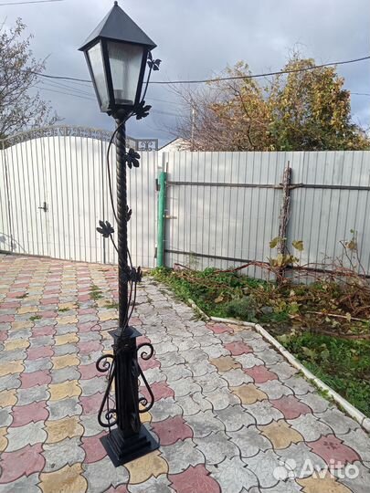 Фонарь уличный,с элементами холодной ковки