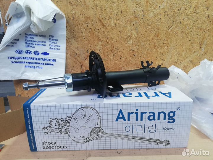 Амортизатор (стойка) передний Ford Focus 3