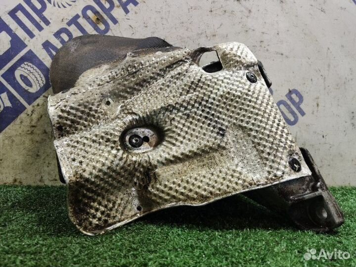 Кронштейн опоры двигателя правый Audi A4 B6 седан