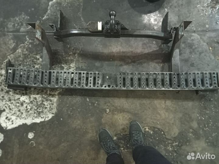 Фаркоп и подножка