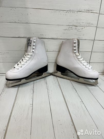 Коньки фигурные, женские, 35 размер