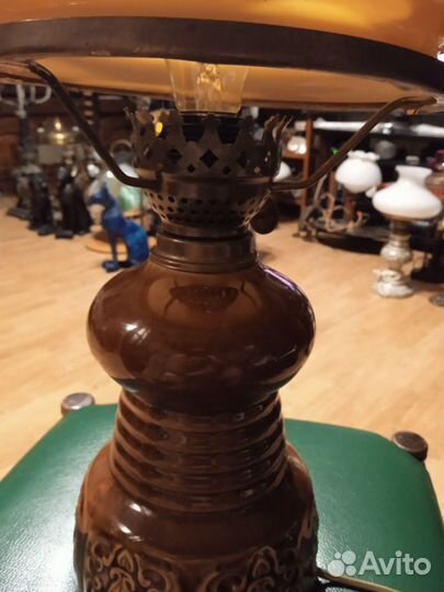 Лампа настольная с плафоном двухслойного стекла