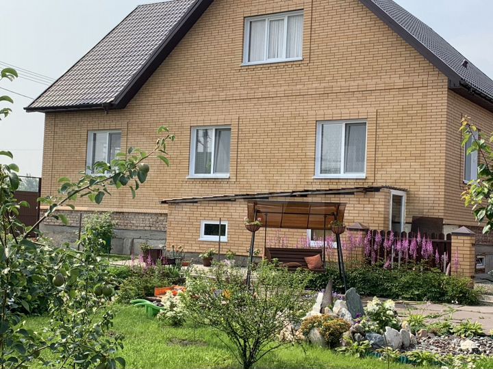 Дом 167,3 м² на участке 12,7 сот.