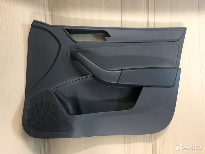 Дверная карта передней правой двери Skoda Rapid