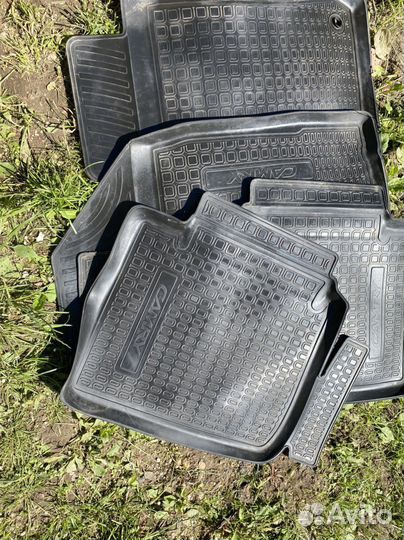 Автомобильные коврики резиновые