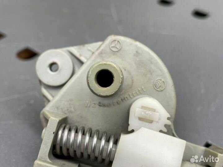 Термостат Mercedes-Benz S W126 М116 3.8 1990