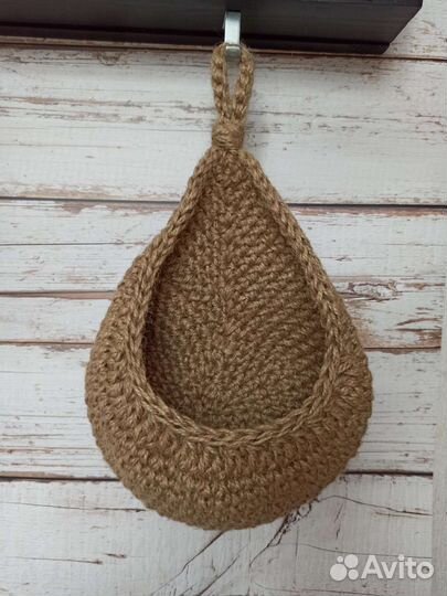 Подвесная корзинка из джута