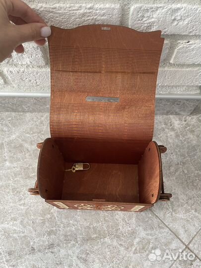 Деревянный сундучок-шкатулка