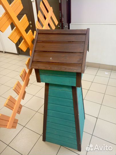 Деревянная декоративная мельница