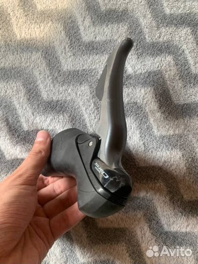 Левый пистолет Shimano claris R2000