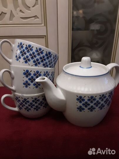 Новый набор чайник и 3 чашки. Вербилки