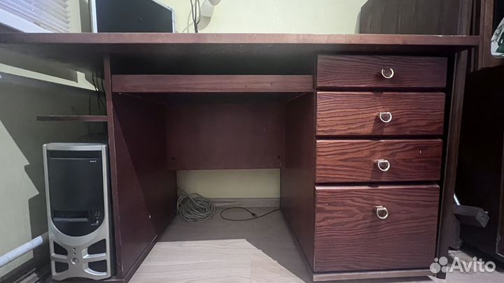 Компьютерный стол