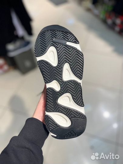 Кроссовки Adidas yeezy boost 700 v2