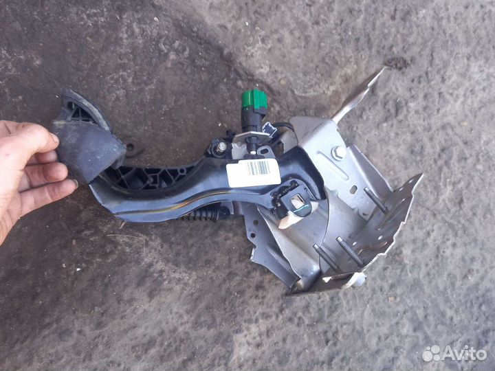 Peugeot 308 педальный узел